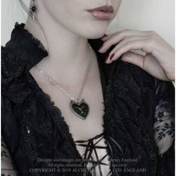 Love Cat Pendant – Alchemy Gothic Heart Shaped Cat Face ✦ Pewter Charm ✦ Black - Picture 1 of 3